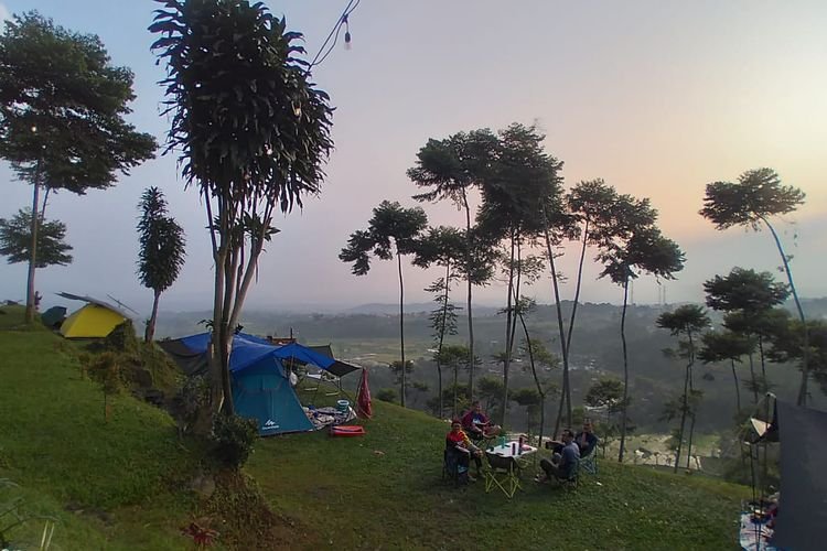 Tempat camping D'bunder View di Gunung Bunder, Bogor