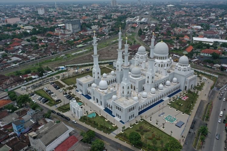 Masjid Raya Sheikh Zayed di Solo, Jawa Tengah , merupakam proyek yang dikerjakan oleh Waskita Karya