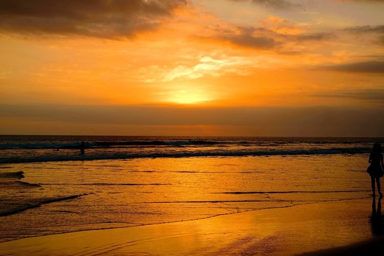 Pantai Seminyak, Bali.