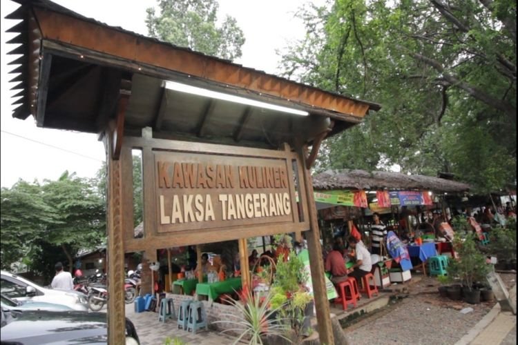 Pengunjung akan menemukan sederet pedagang laksa di Kawasan Kuliner Laksa Tangerang.