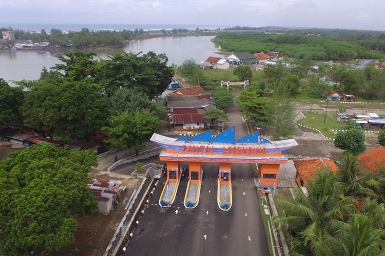 Pantai Logending di Kebumen, Jawa Tengah