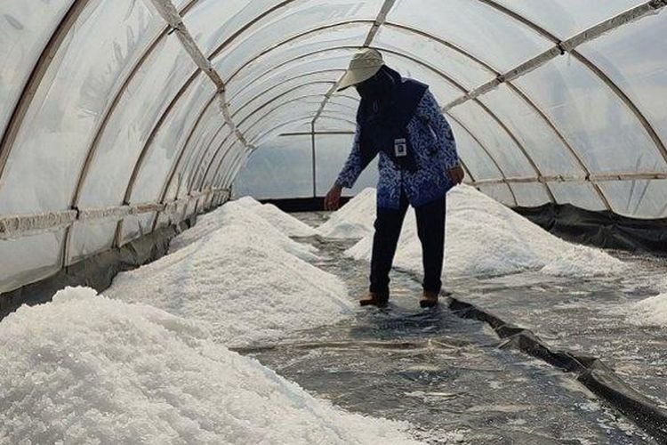 Peninjauan fasilitas tunnel garam di Kampung Garam, Kebumen, Jawa Tengah 