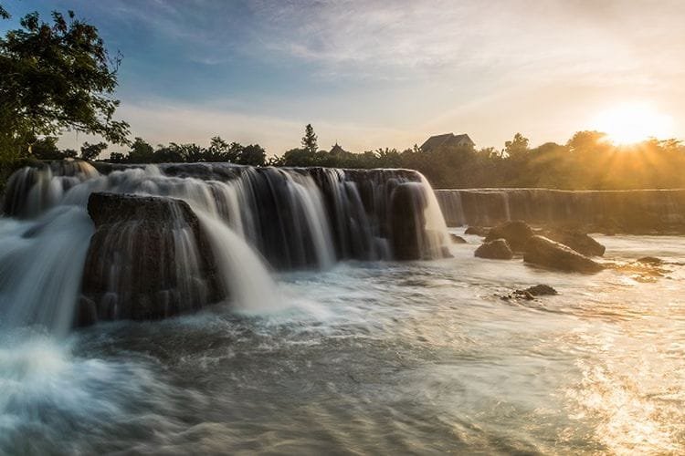 Ilustrasi Curug Parigi, Bekasi.