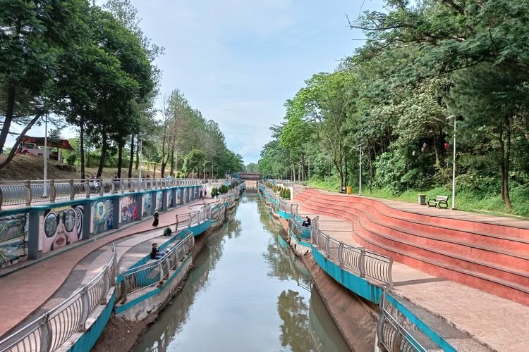 Area spot foto di Taman Kota 2 BSD yang mirip dengan Cheonggyecheon River yang ada di Seoul, Korea Selatan pada Senin (23/1/2023). 