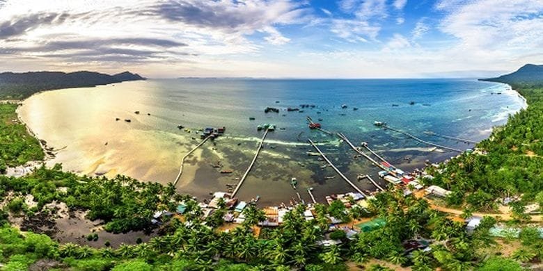 Ilustrasi Vietnam - Pantai Rach Vem di Pulau Phu Quoc, Vietnam.