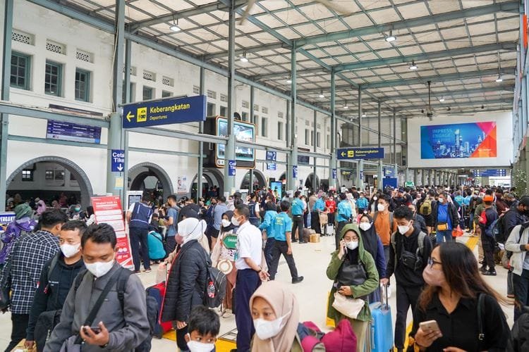 KAI mencatat, satu juta orang gunakan kereta api selama periode Nataru 2022/2023.