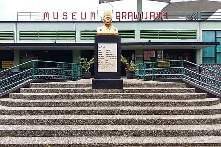 Museum Brawijaya di Kota Malang.  Salah satu pilihan wisata Malang murah buat liburan akhir tahun.  