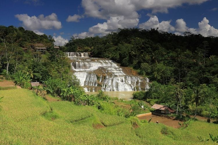 Curug Dengdeng di Tasikmalaya DOK. Shutterstock/EDDY H