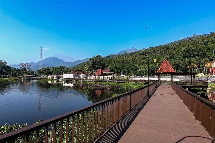 Bukit Cinta Rawa Pening yang Instagramable.