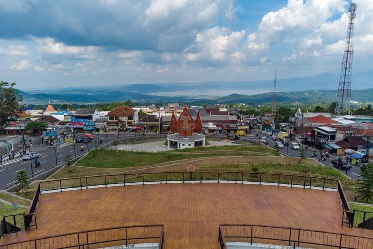 Alun-alun Bandungan di Kabupaten Semarang, Jawa Tengah yang belum dibuka untuk umum pada Kamis (22/9/2022).