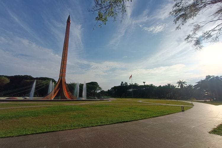 Taman Mini Indonesia Indah (TMII), Jakarta Timur, saat hari libur nasional Pemilu 2024, Rabu (14/2/2024).